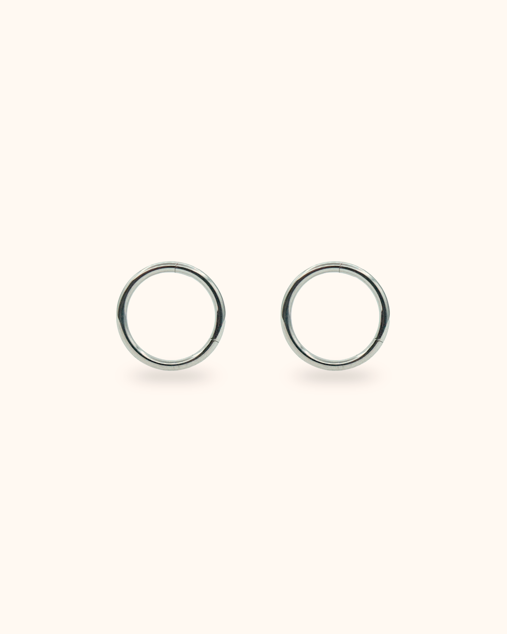 Aro liso básico de titanio