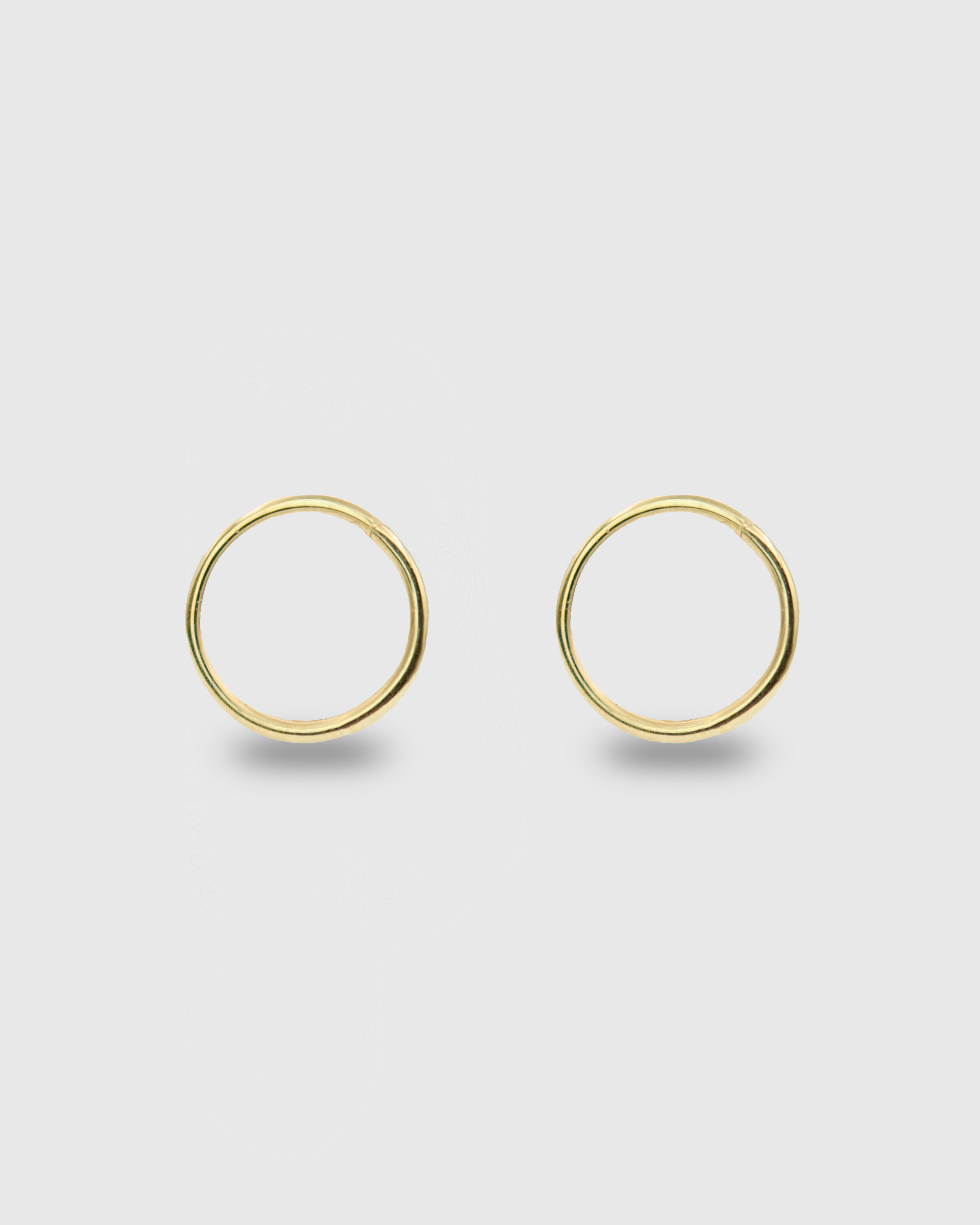 Aro liso básico de oro sólido 14k