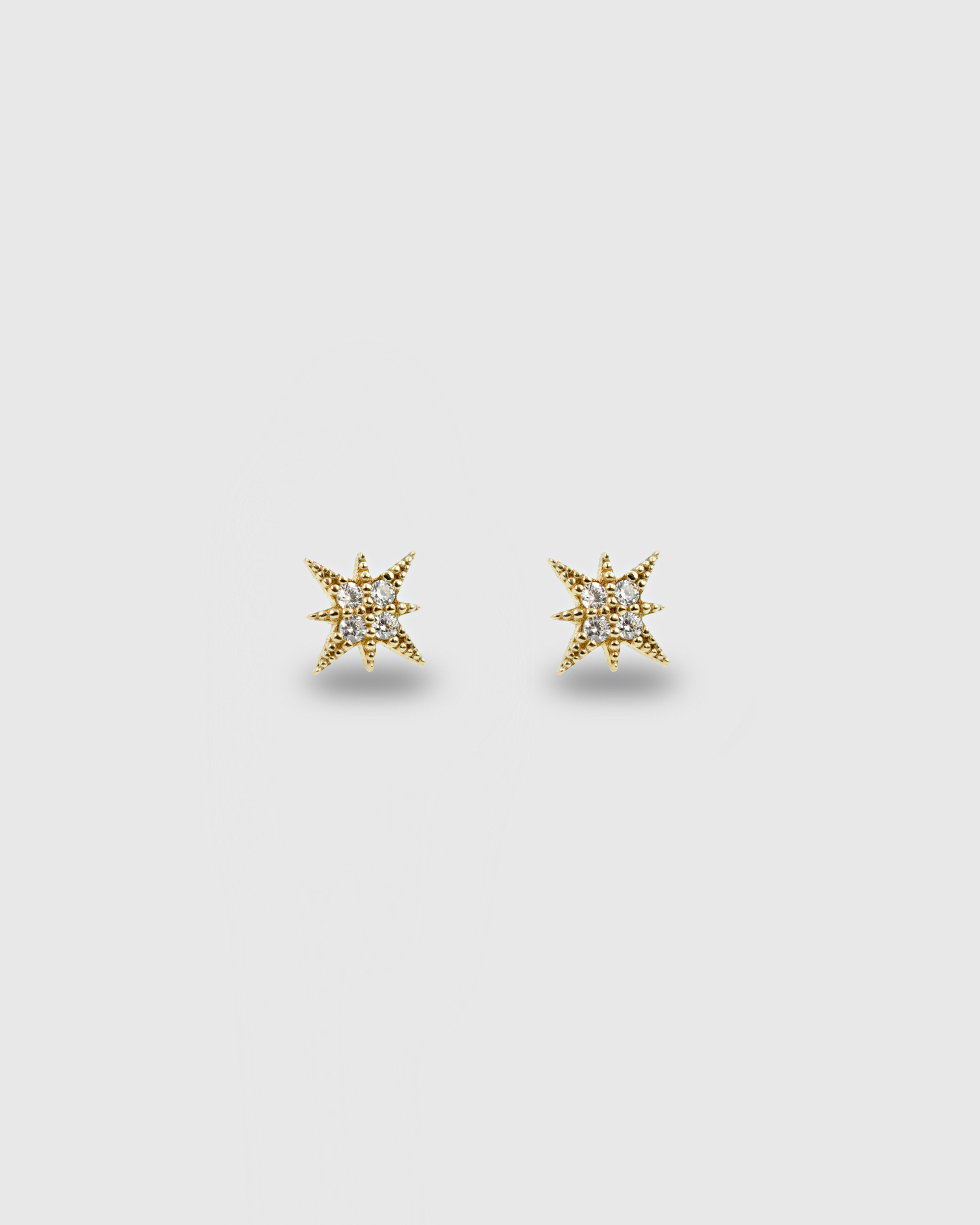Piercing Estrella de oro sólido 14k con circonitas
