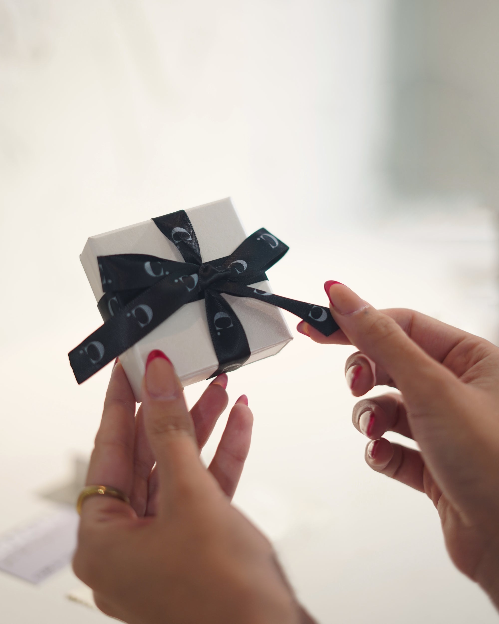 Piercing para ombligo navel de titanio con circonitas ovaladas