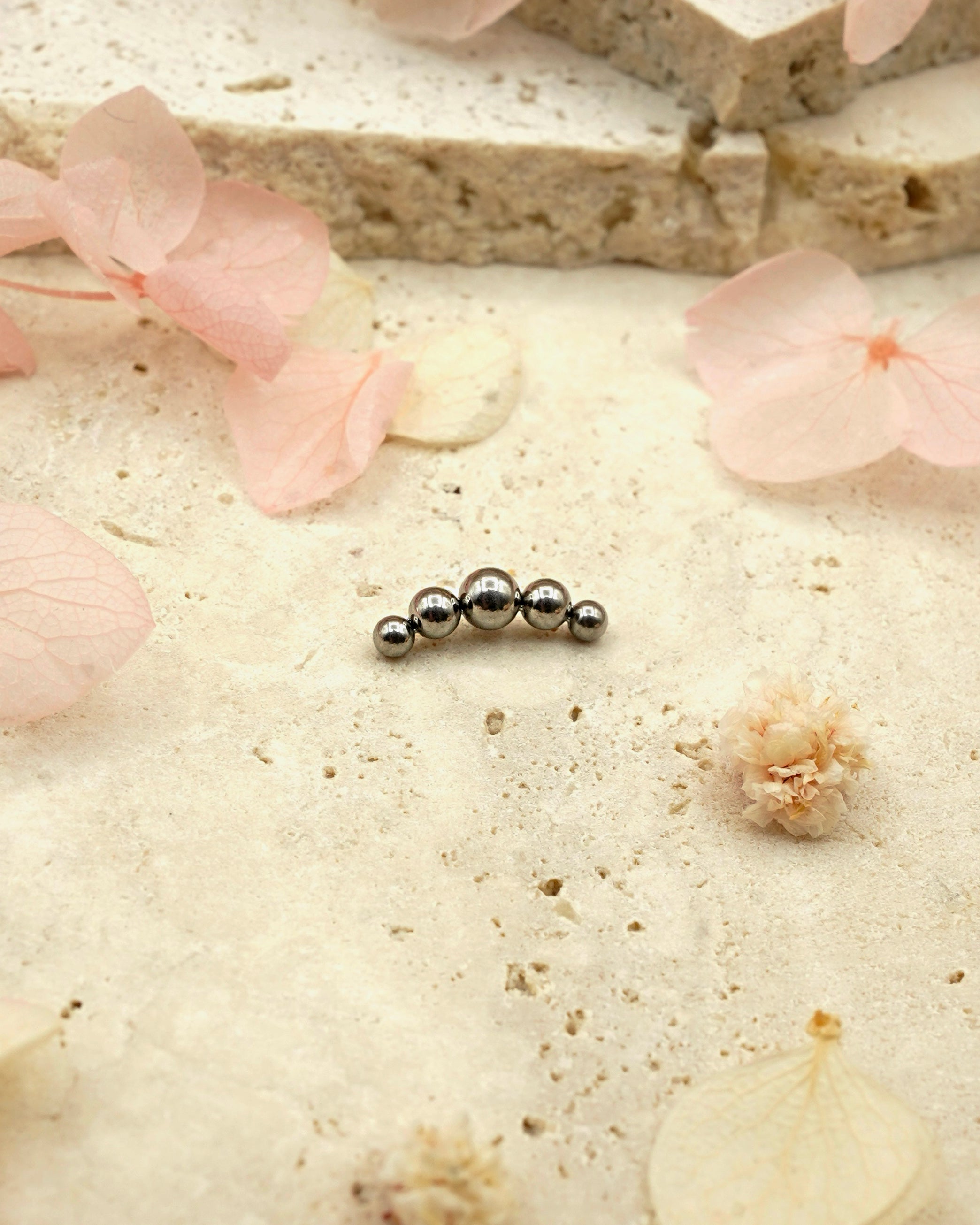 Titanium beaded cluster top