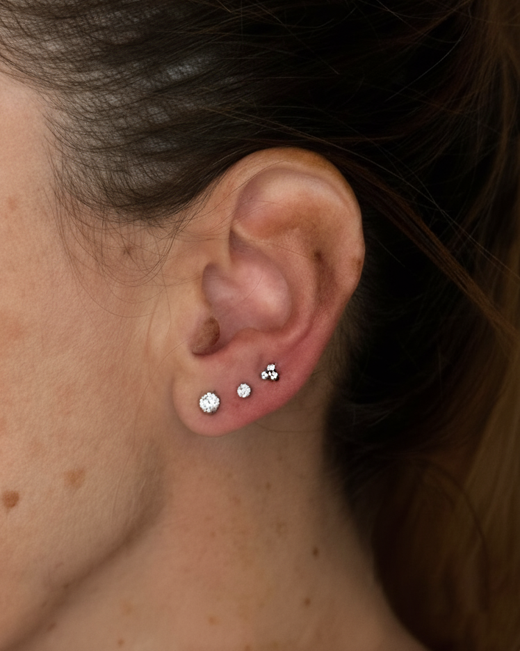 Piercing trio de titanio con circonitas