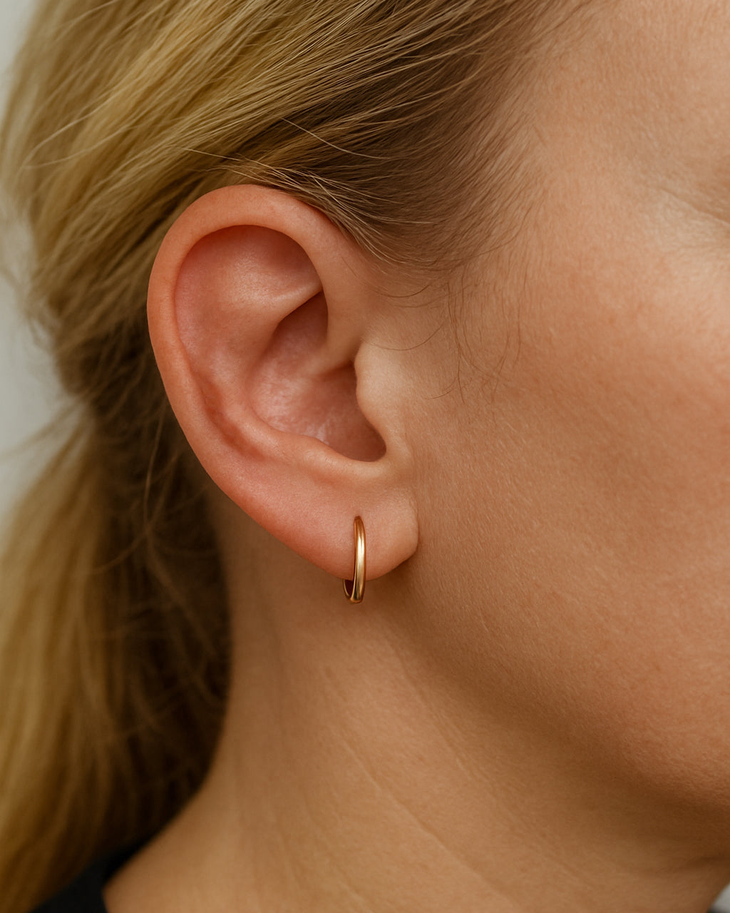 Aro liso básico de oro sólido 14k