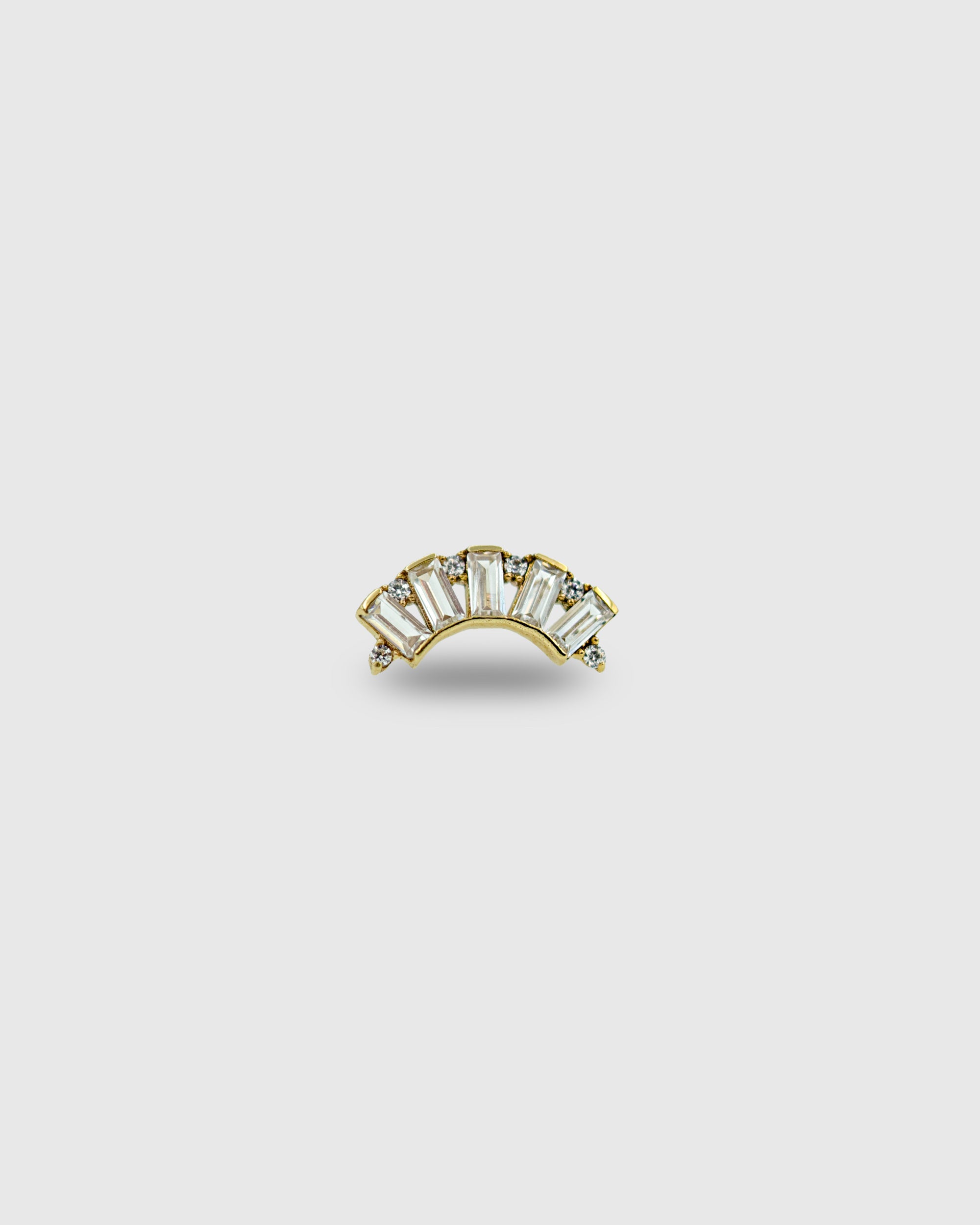 Piercing curvo de oro sólido 14k con circonitas rectangulares