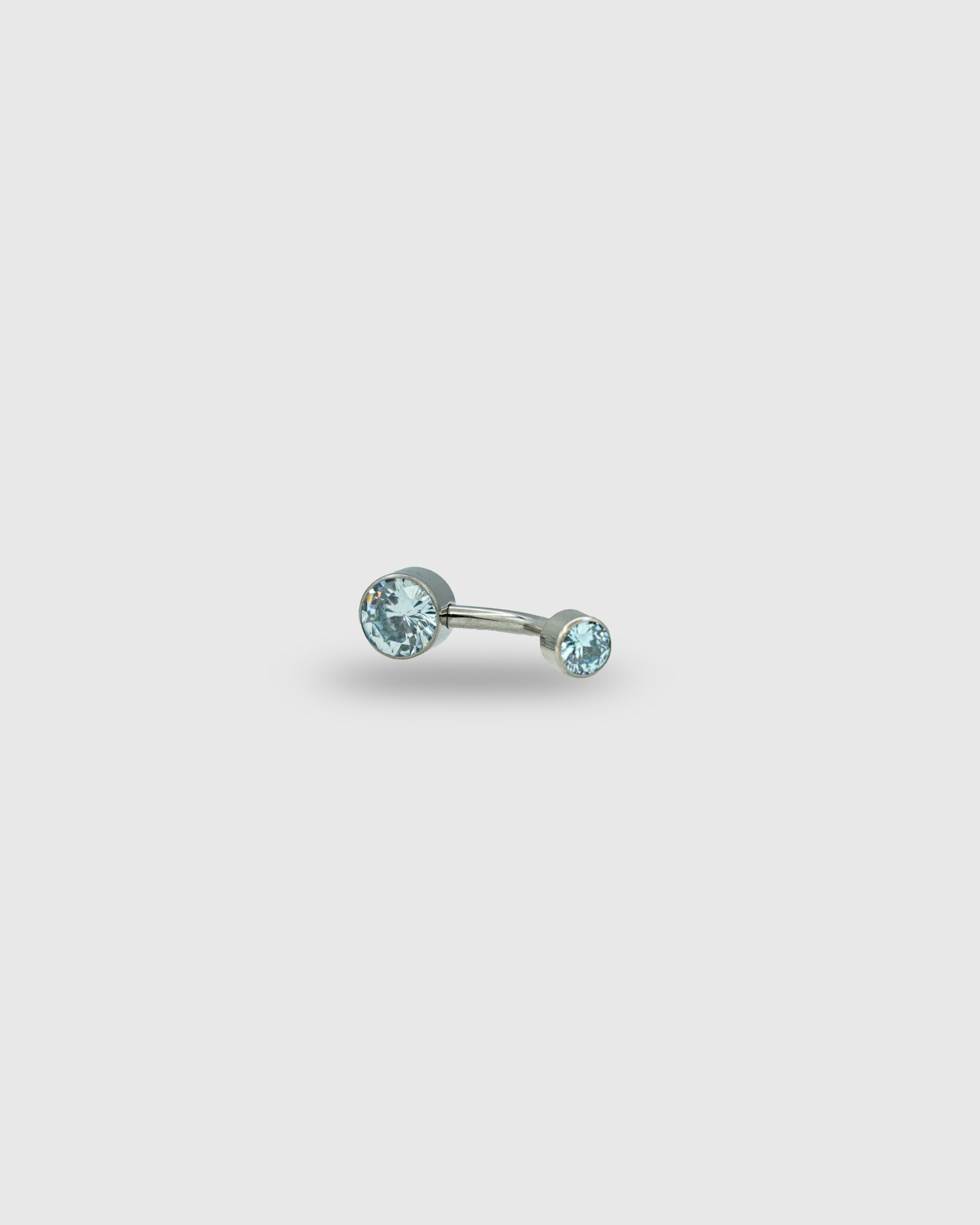Piercing para ombligo de titanio con circonitas planas