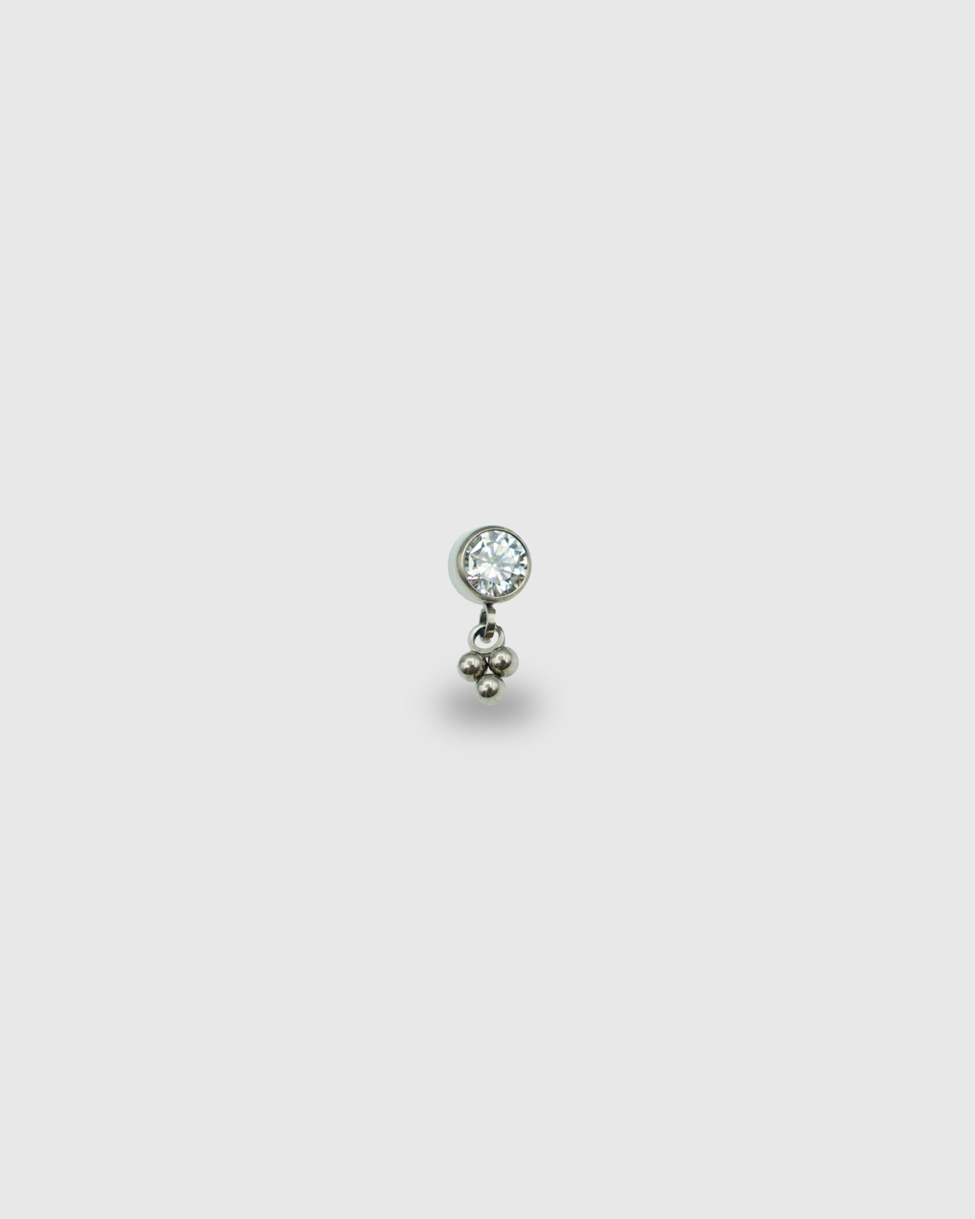 Piercing circonita con detalle de cuentas de titanio
