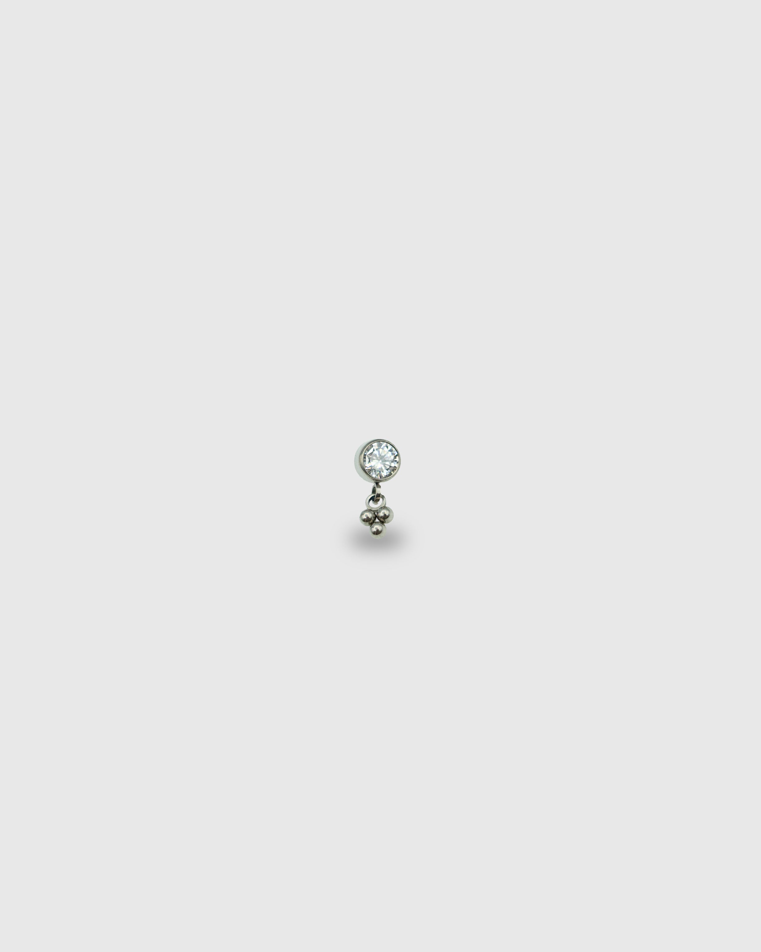 Piercing circonita con detalle de cuentas de titanio
