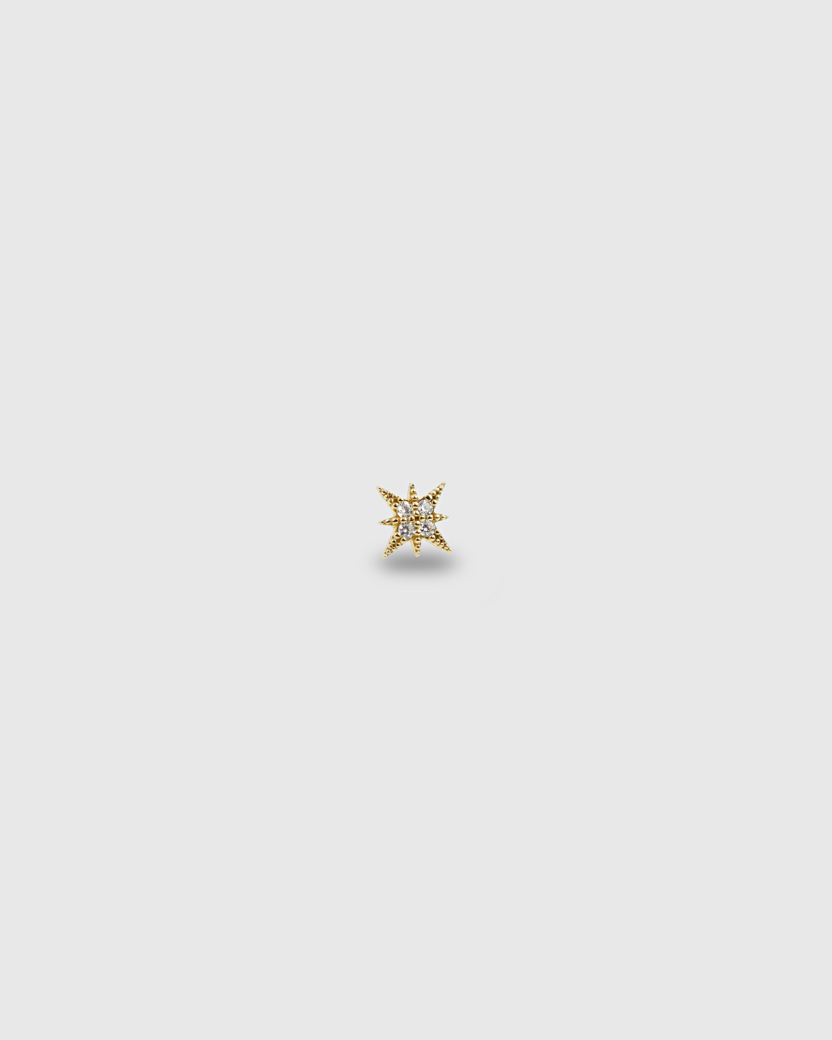 Piercing Estrella de oro sólido 14k con circonitas