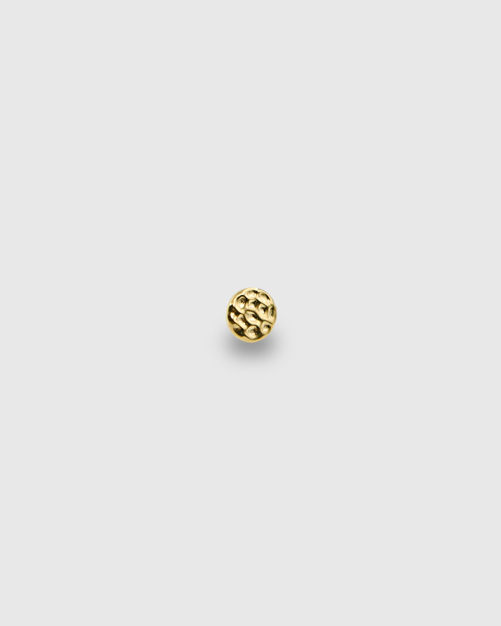 Piercing redondo martillado oro 24k PVD