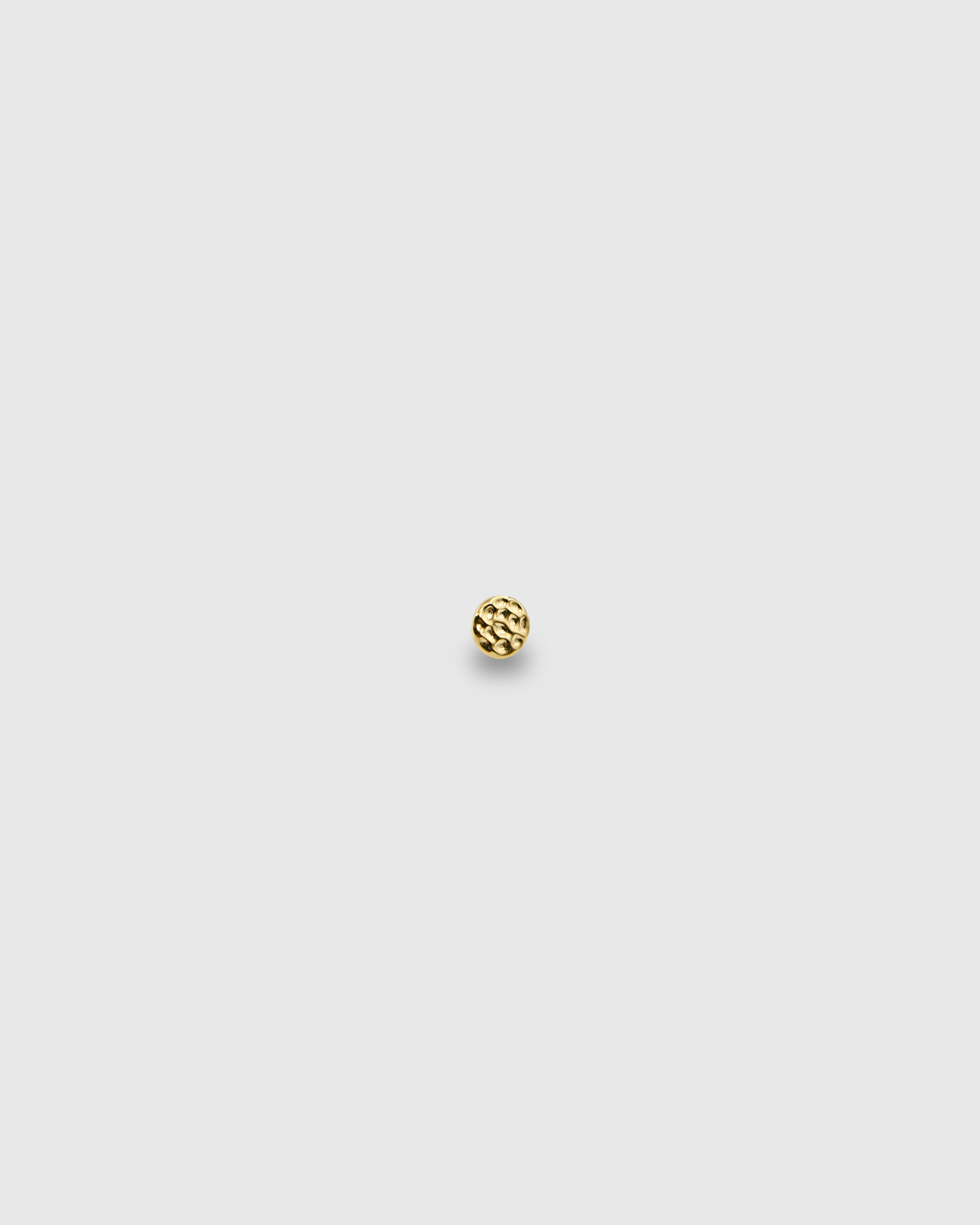 Pendiente redondo martillado oro 24k PVD