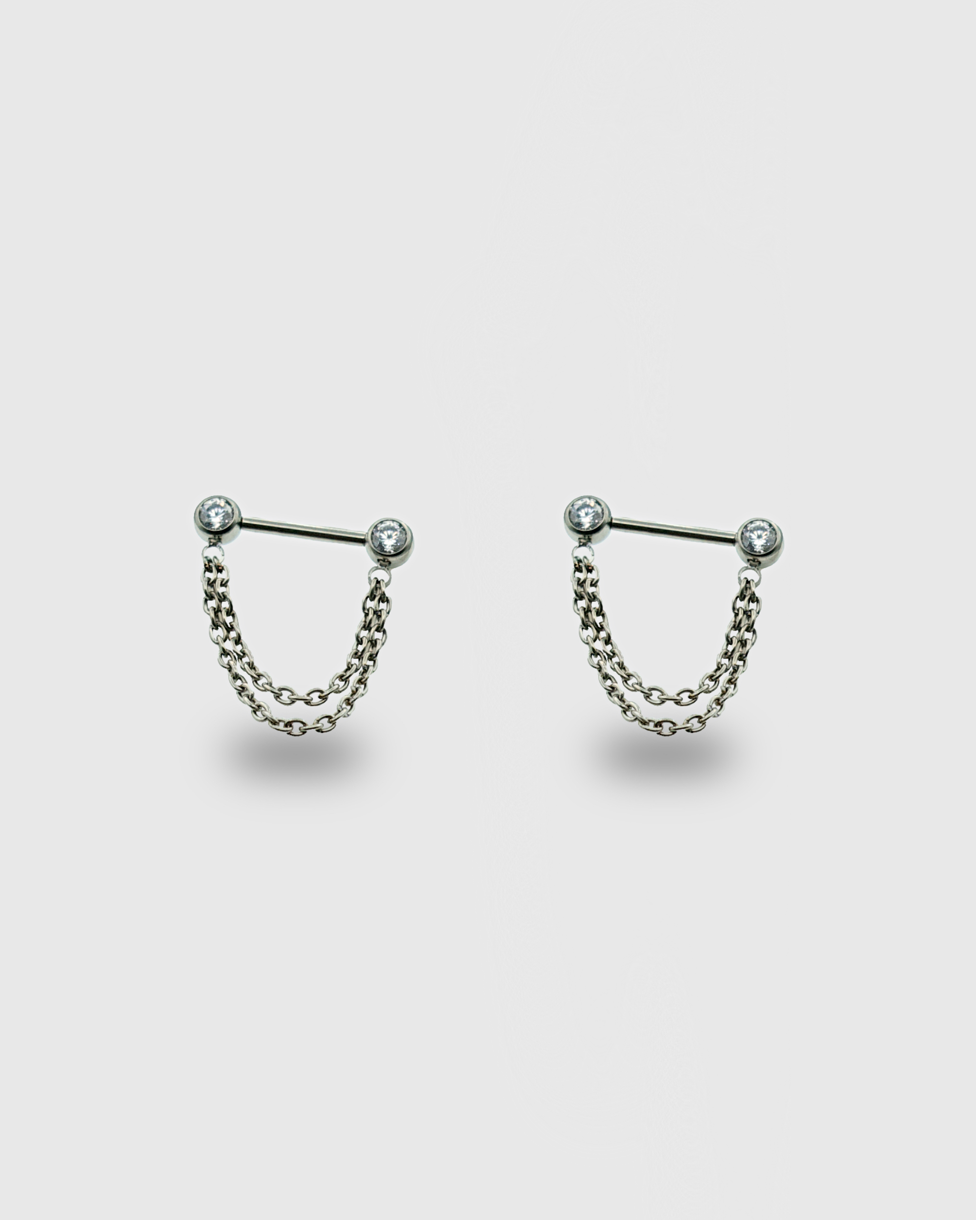 Piercing para pezón con circonitas y doble cadena