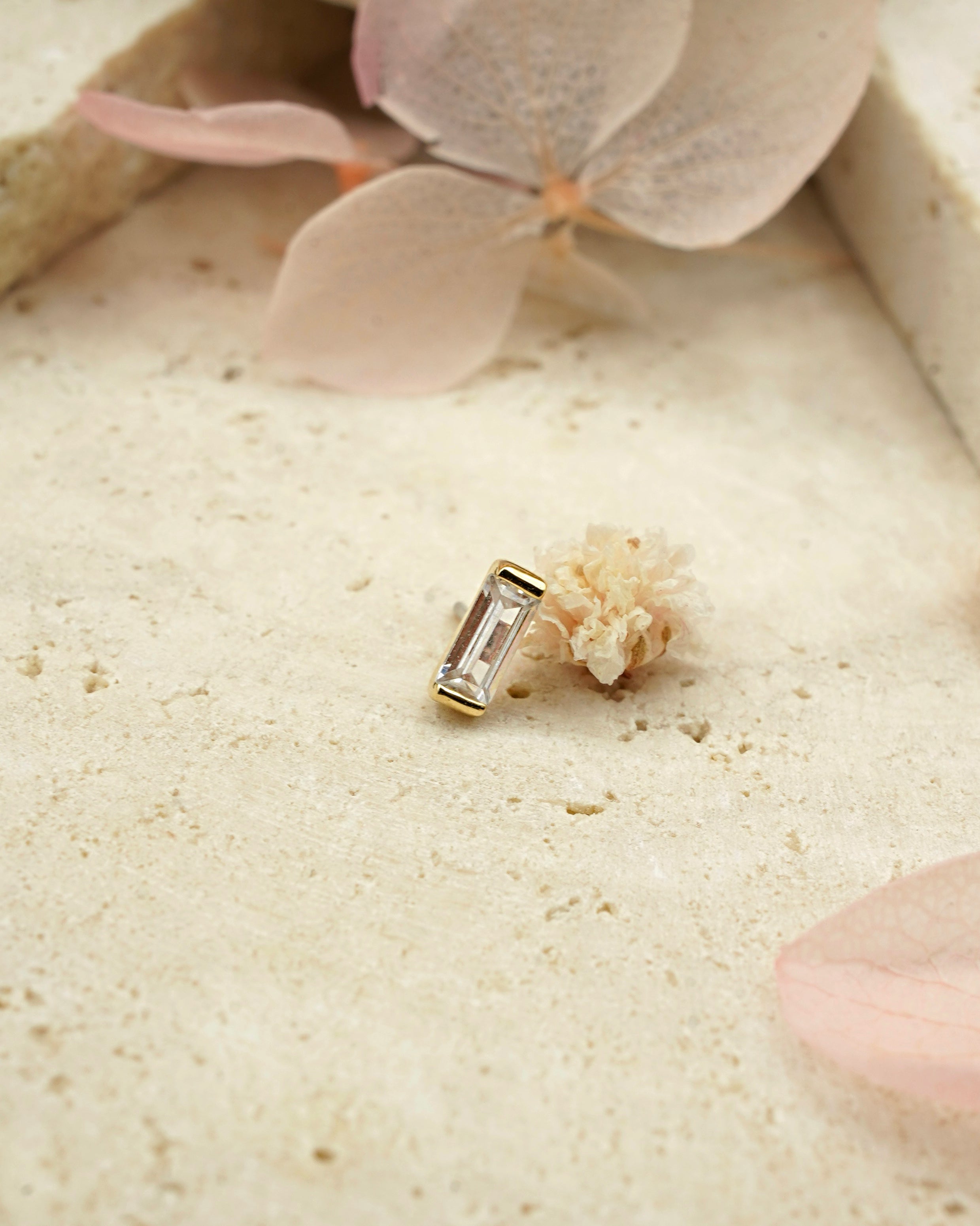 Pendiente de oro sólido 14k con circonita rectangular
