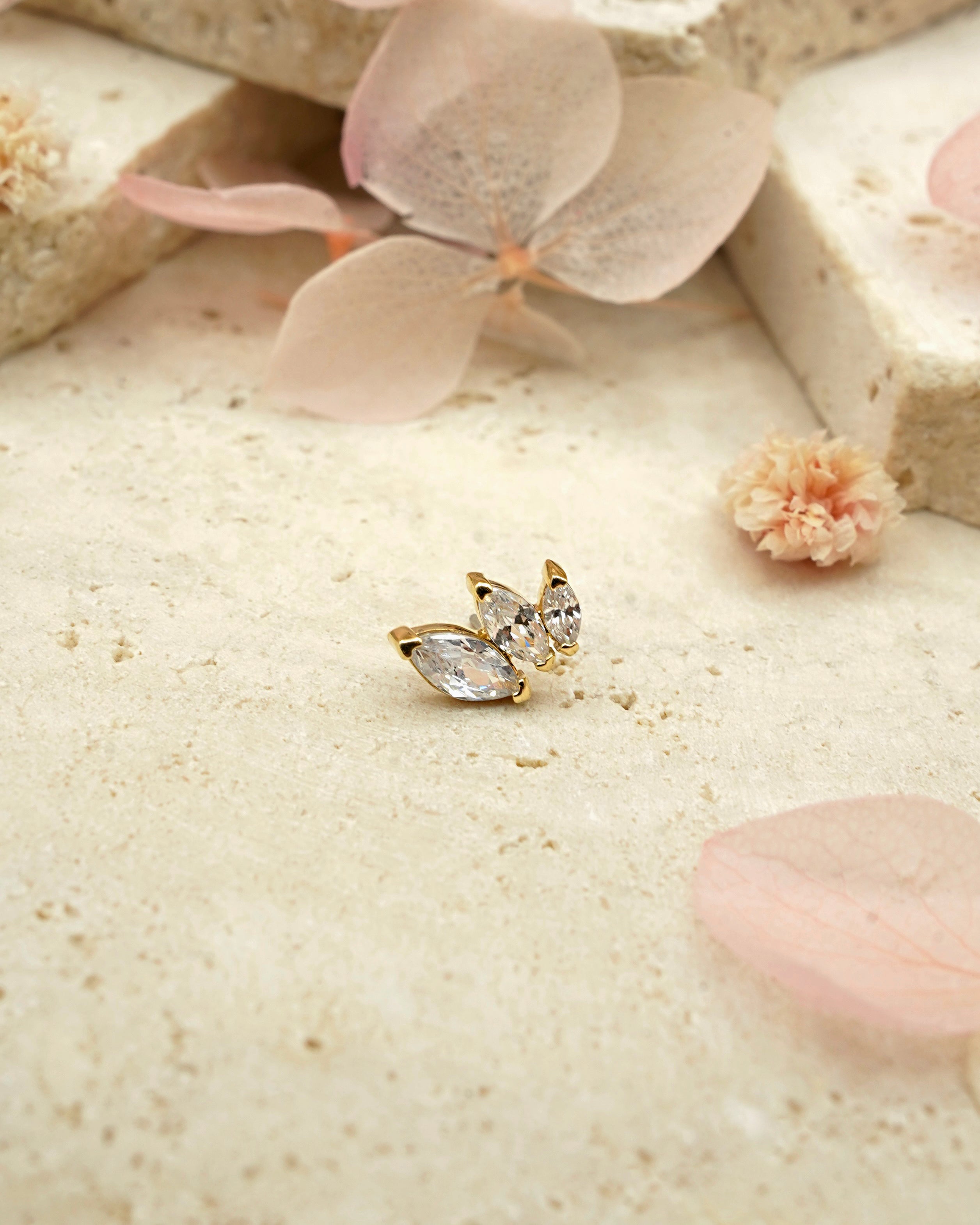 Pendiente Tri-Marquise de oro sólido 14k y circonitas