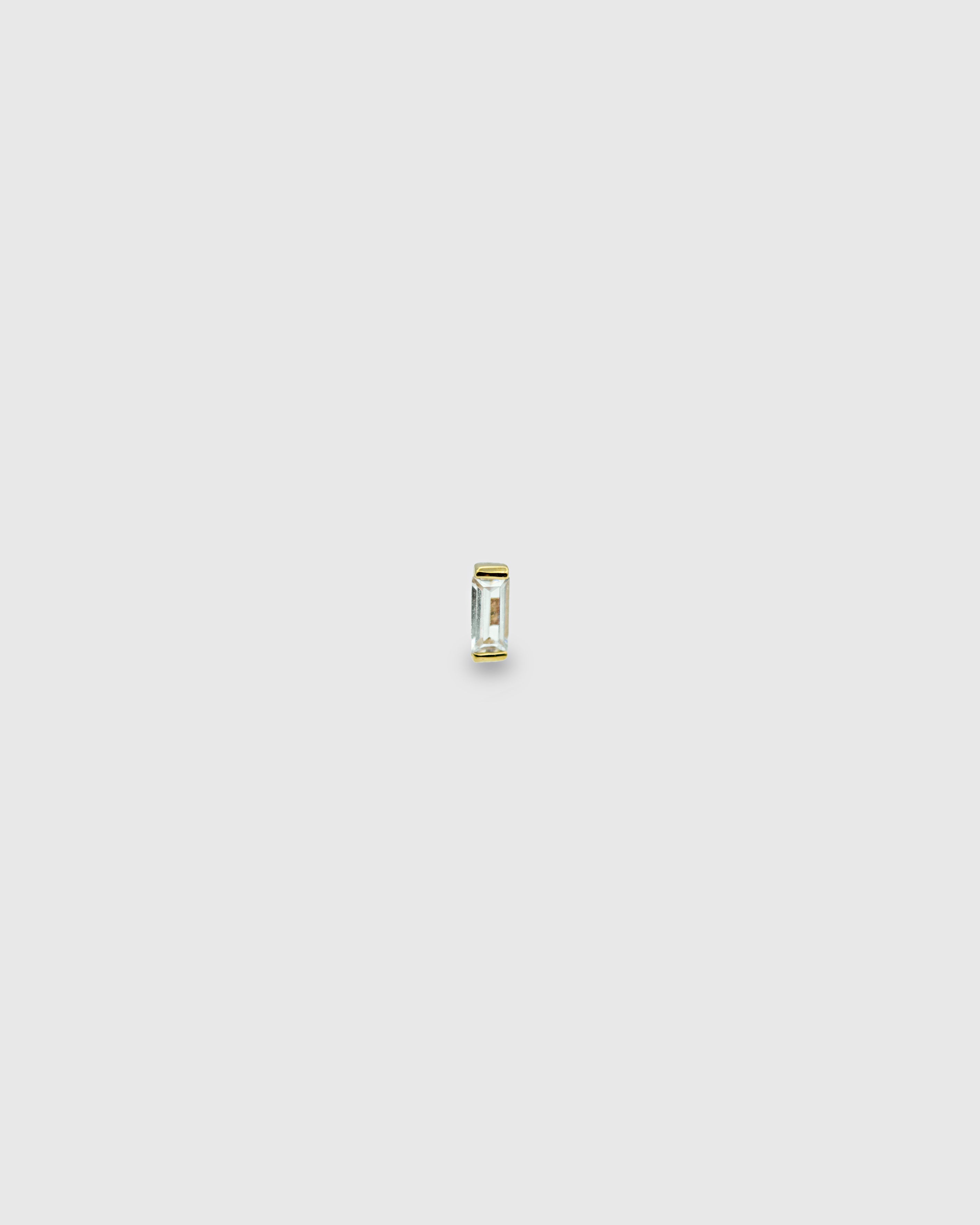 Piercing de oro sólido 14k con circonita rectangular