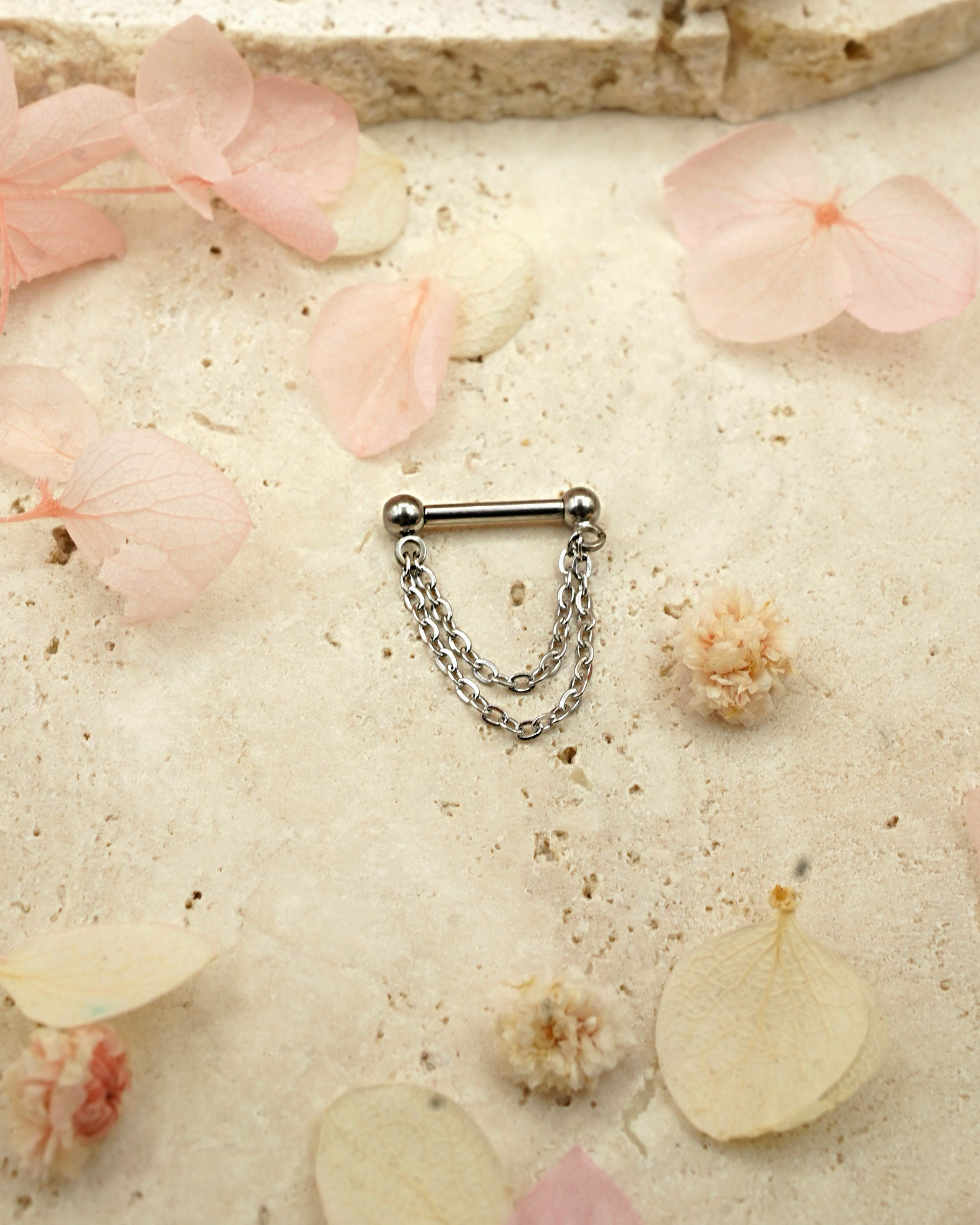 Barra de titanio con cadenas