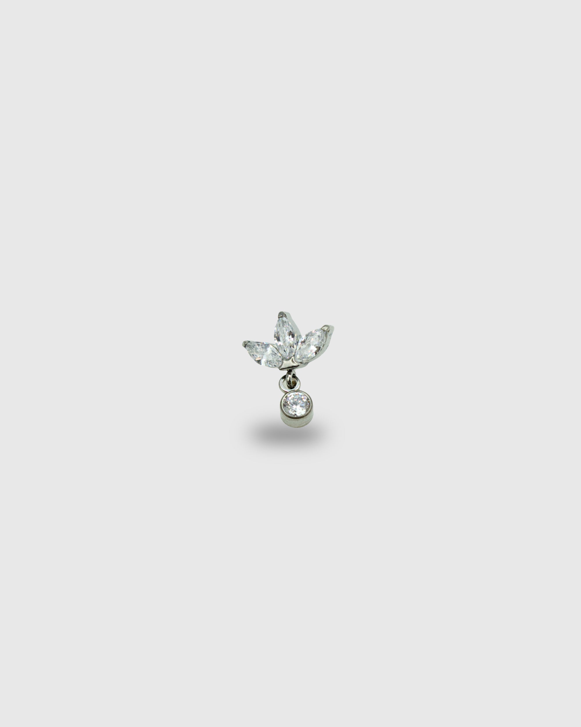 Piercing de titanio trio de circonitas marquise y colgante